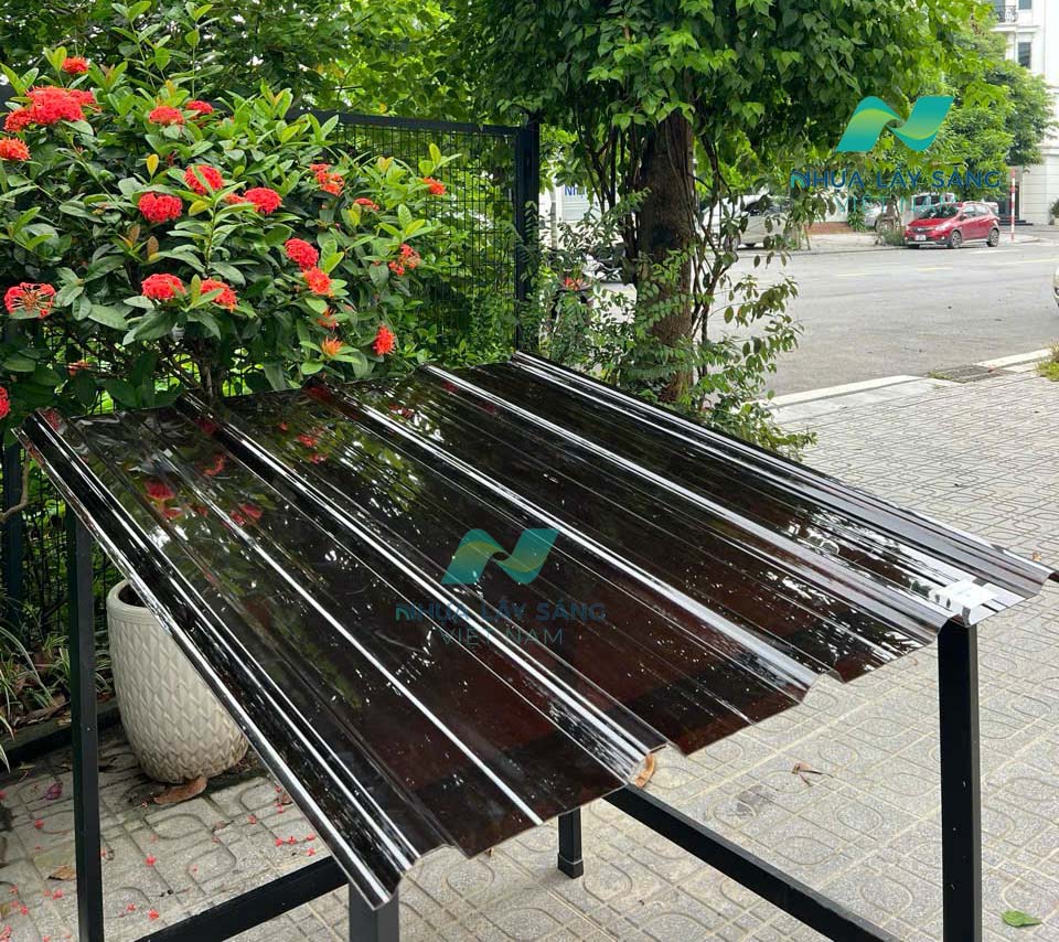 Tấm nhựa lấy sáng Polycarbonate sóng