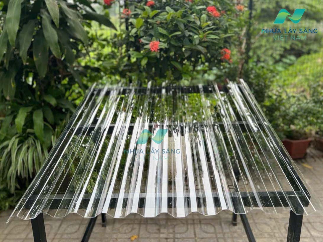 Tấm nhựa lấy sáng Polycarbonate sóng