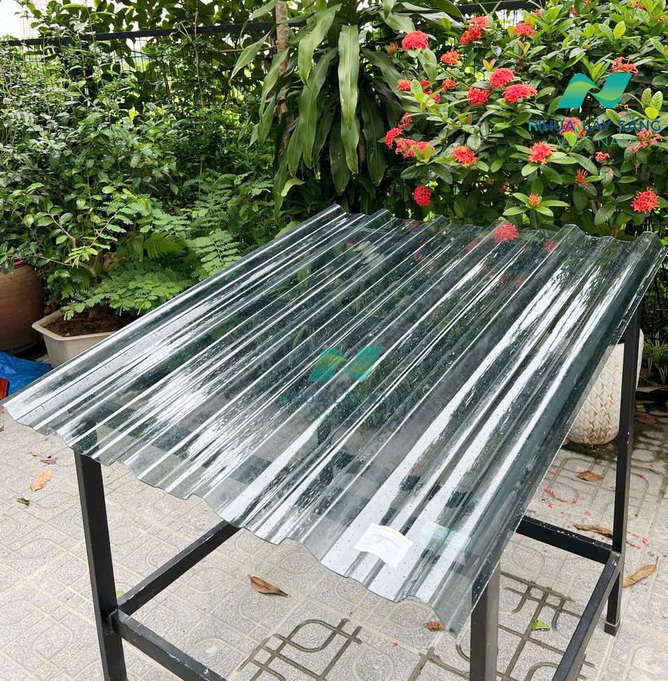 Tấm nhựa lấy sáng Polycarbonate sóng