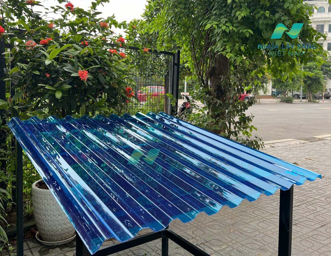 Tấm nhựa lấy sáng Polycarbonate sóng