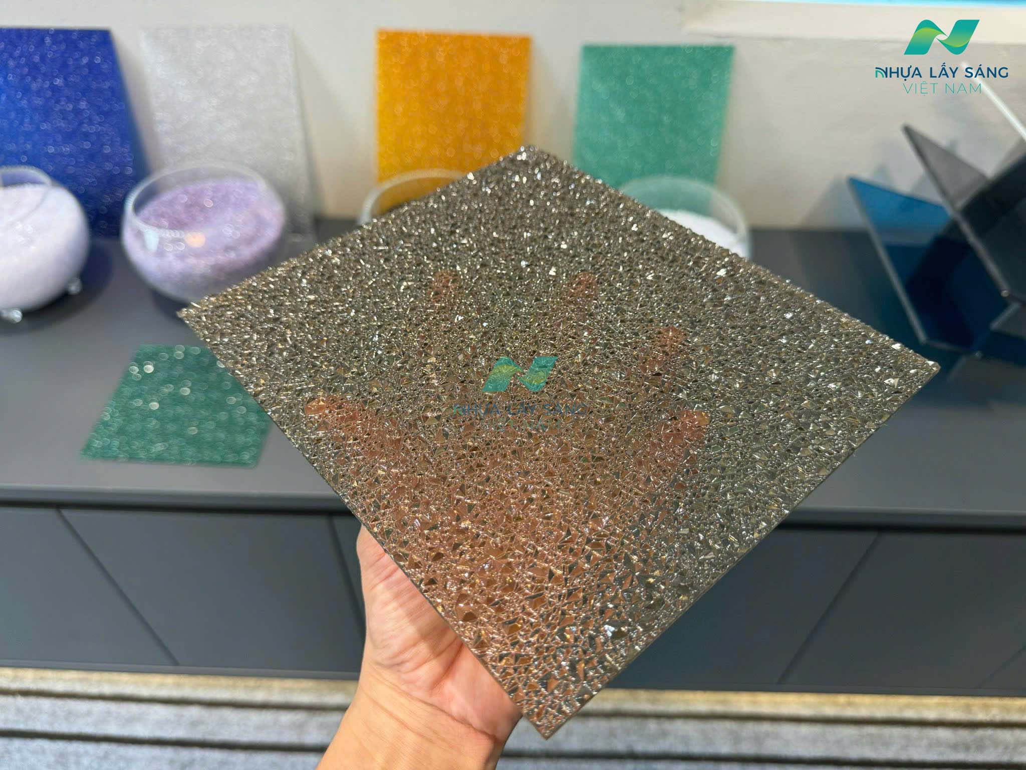 Tấm nhựa lấy sáng poly sần 2mm