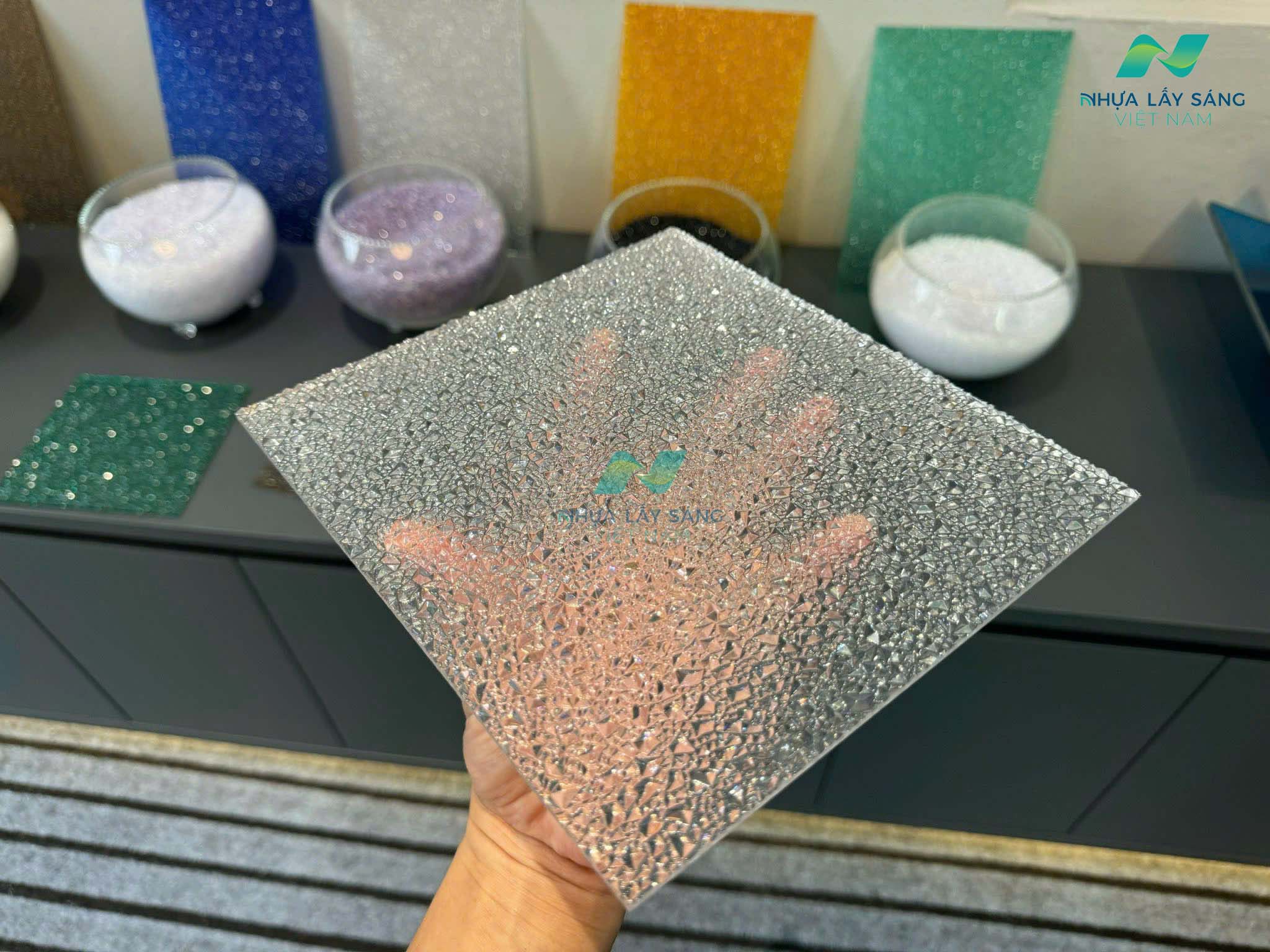 Tấm nhựa lấy sáng poly sần 5mm