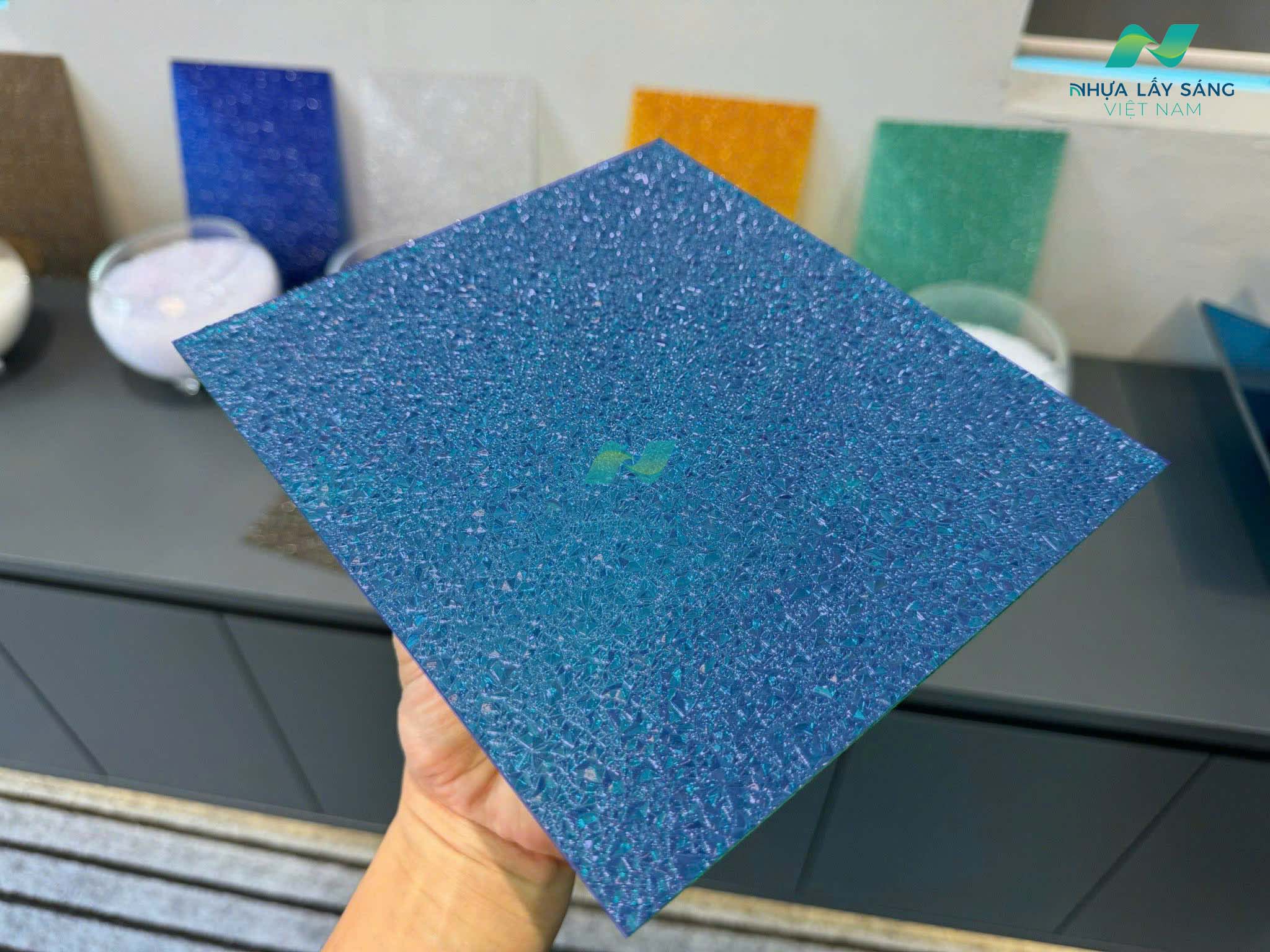Tấm nhựa lấy sáng poly sần 6mm