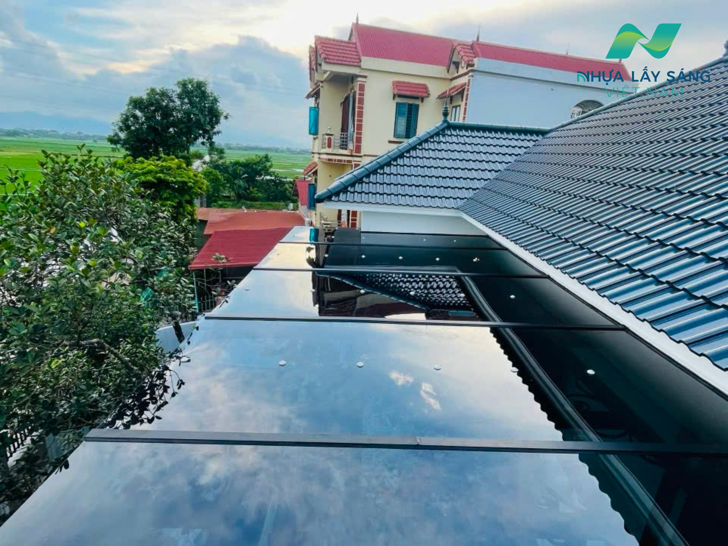 Tấm nhựa lấy sáng Poly đặc 6mm tiêu chuẩn