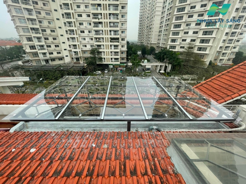 Tấm nhựa lấy sáng Polycarbonate đặc 10mm cao cấp