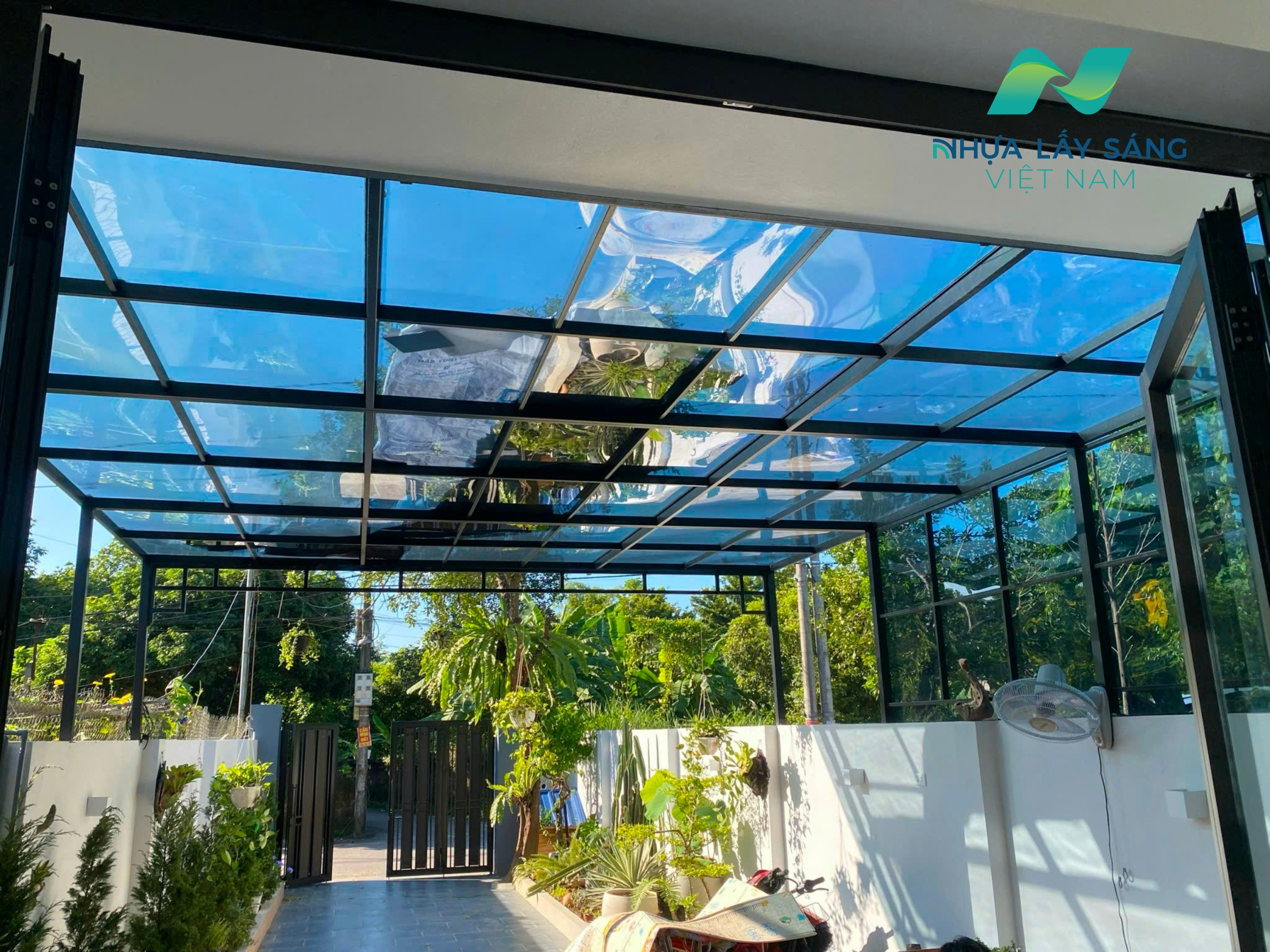 Công trình mái nhựa Polycarbonate đặc
