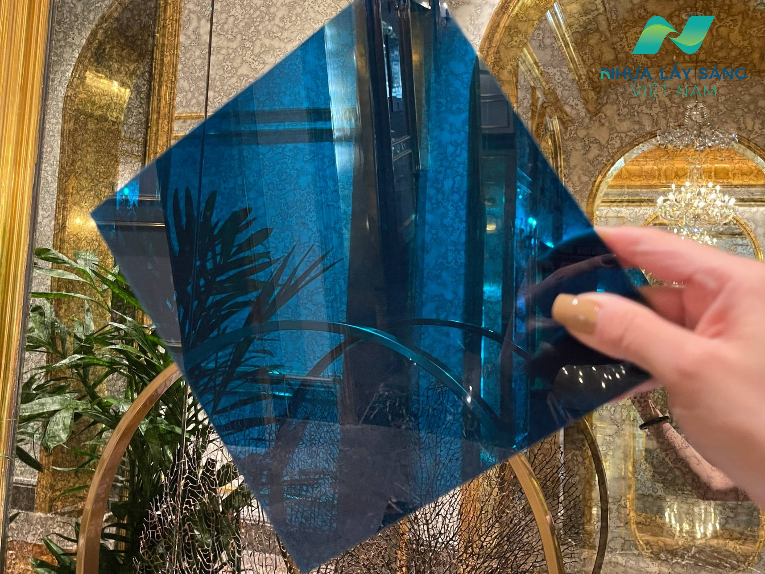 Tấm nhựa polycarbonate màu xanh