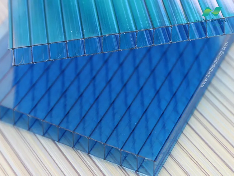 Tấm nhựa lấy sáng Polycarbonate màu xanh