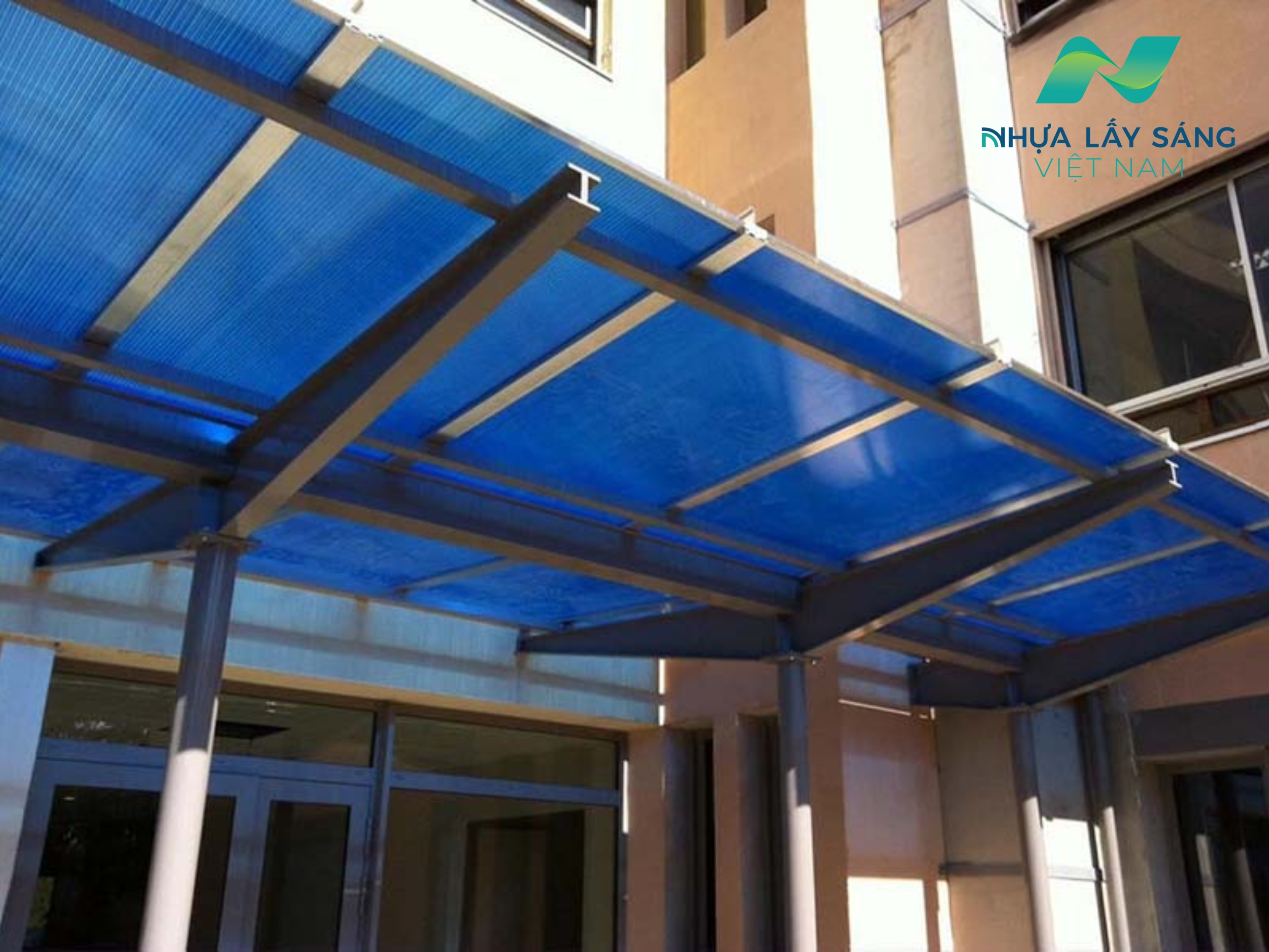 Công trình mái lợp từ Polycarbonate rỗng