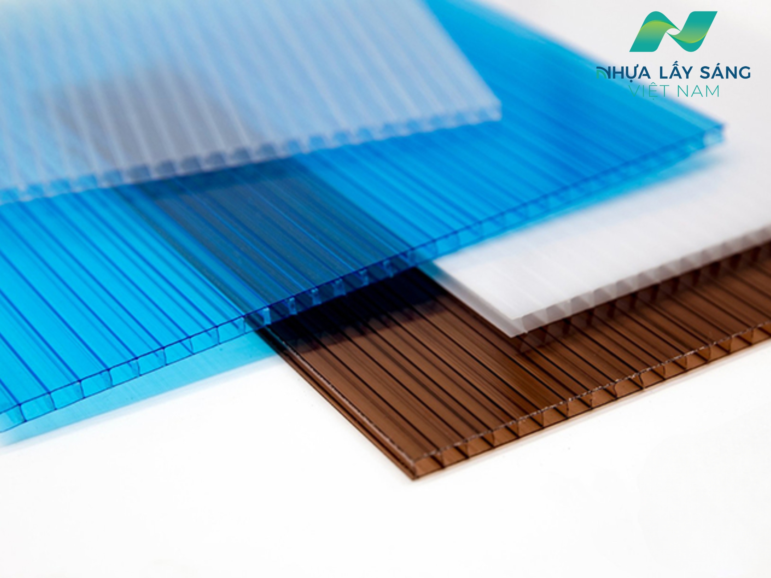 Tấm nhựa lấy sáng Polycarbonate rỗng đủ màu