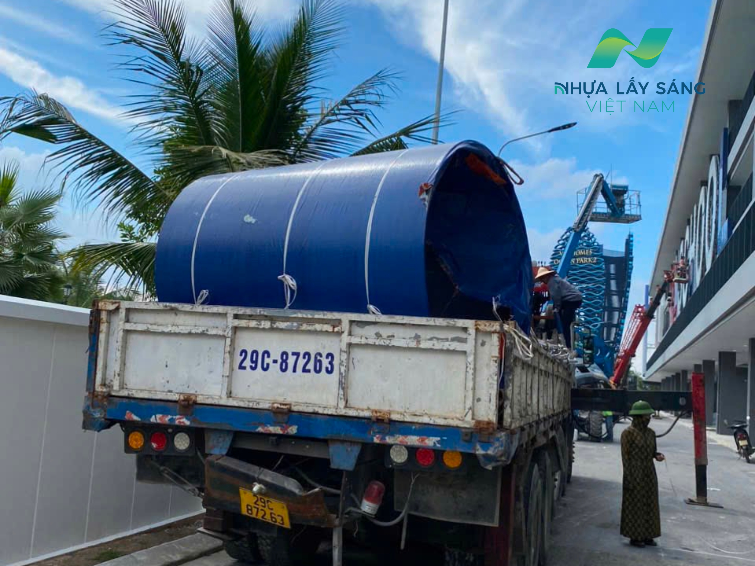 Vận chuyển tấm nhựa Polycarbonate
