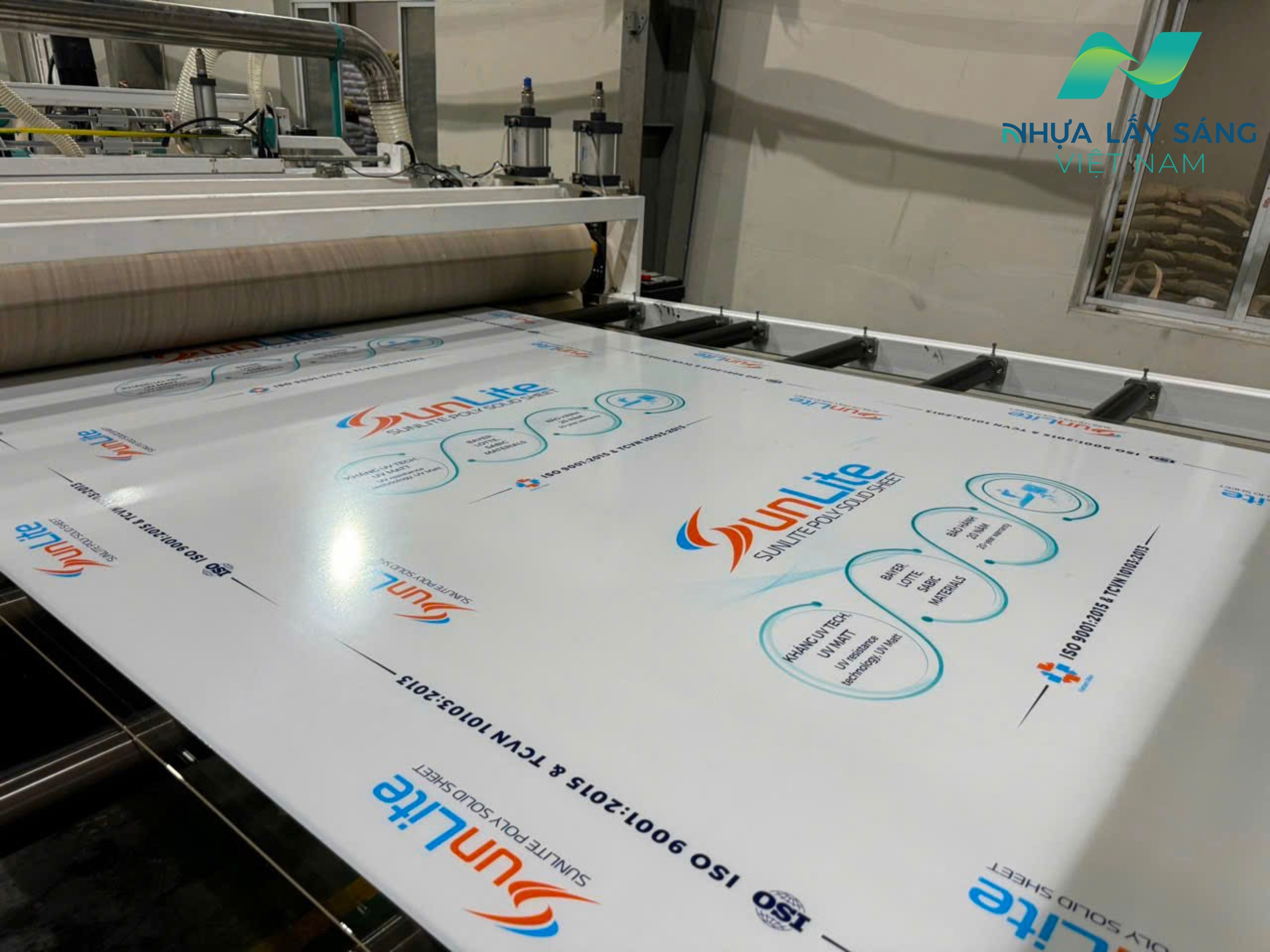 Sản phẩm nhựa lấy sáng Polycarbonate