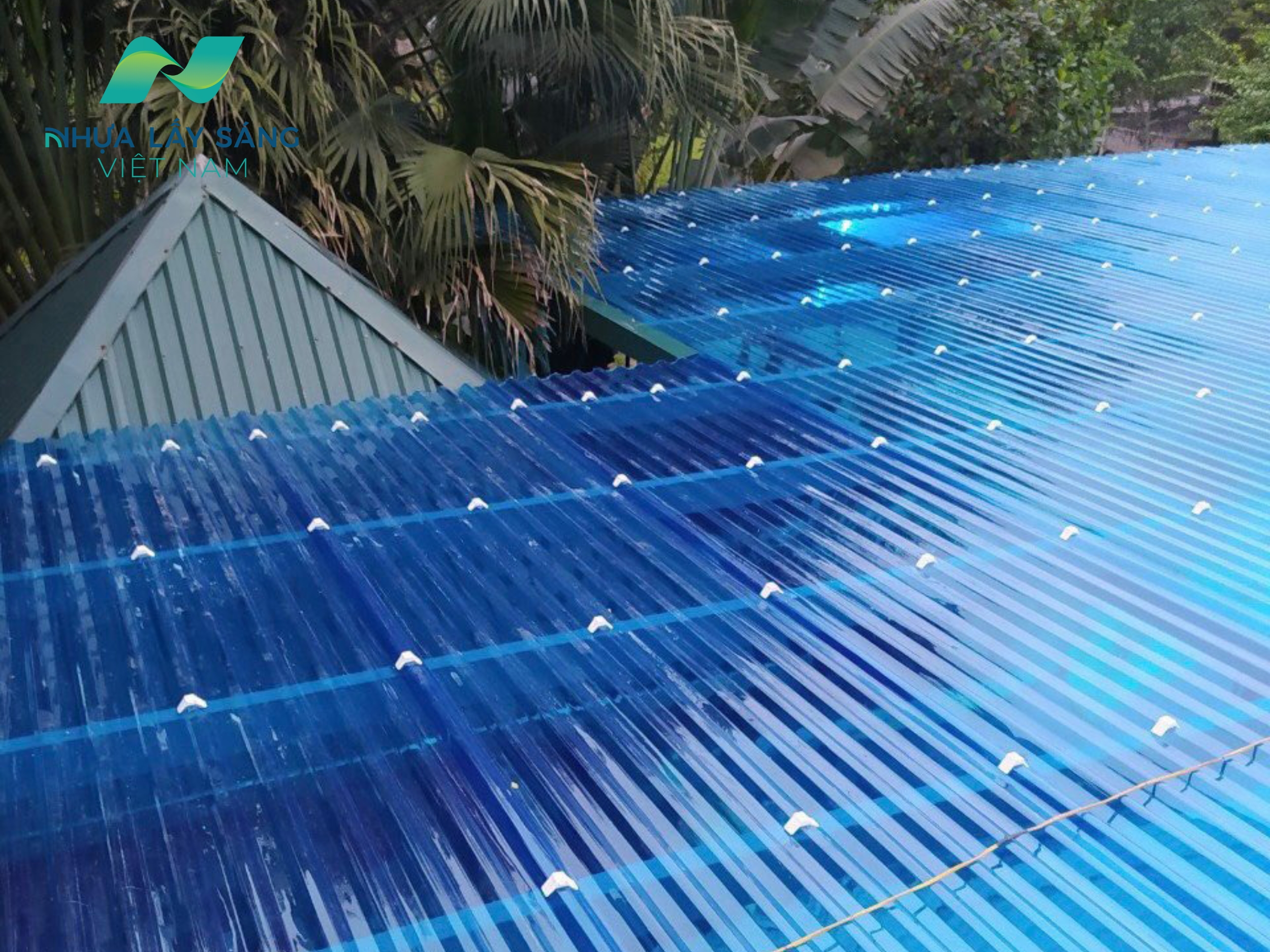 Ứng dụng mái lợp tấm nhựa Polycarbonate sóng