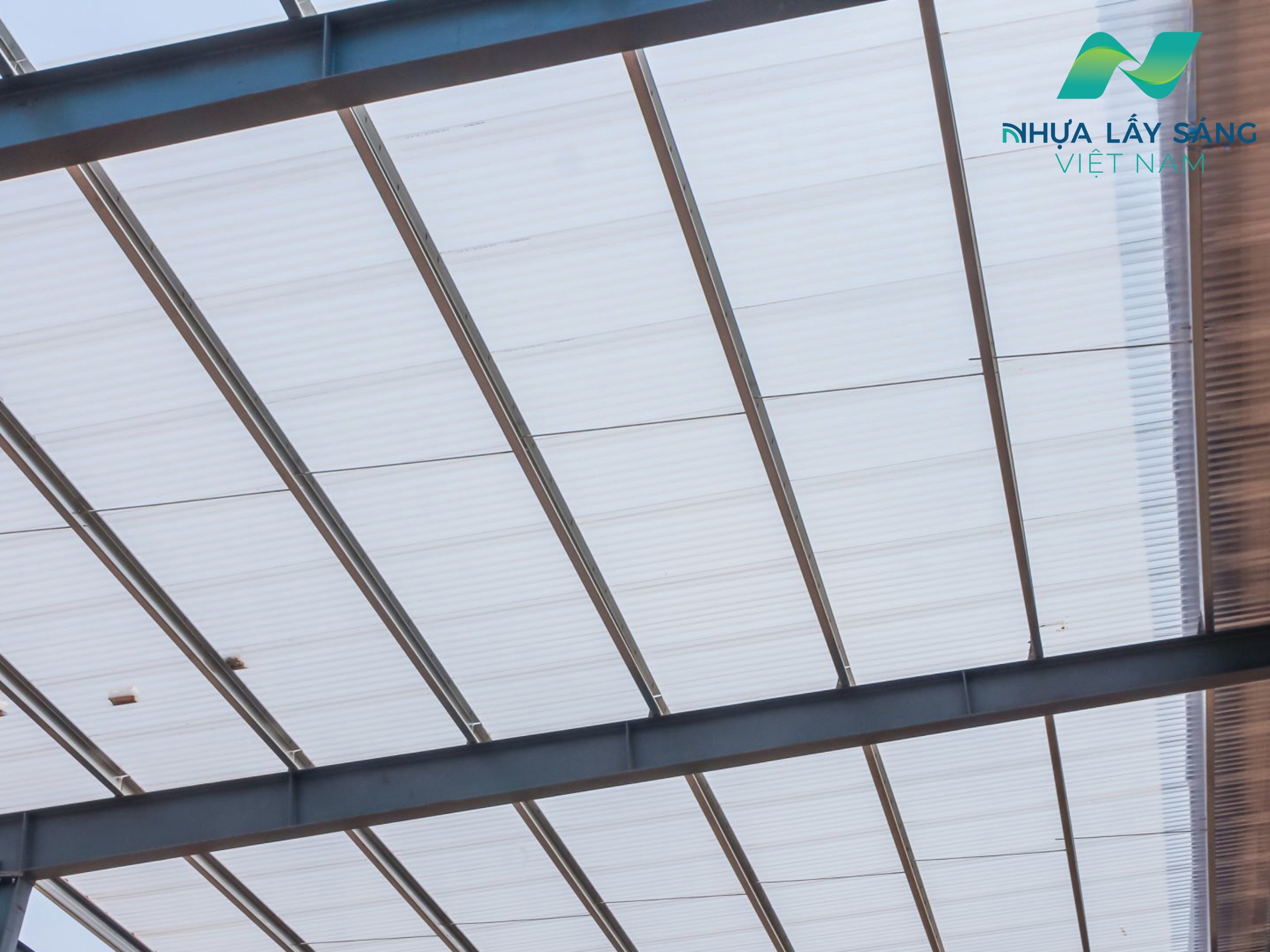 Mái nhựa lấy sáng từ Polycarbonate sóng